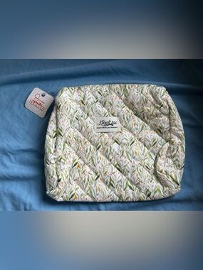Quilted Floral makeup bag - Green/Peach Botanical Print